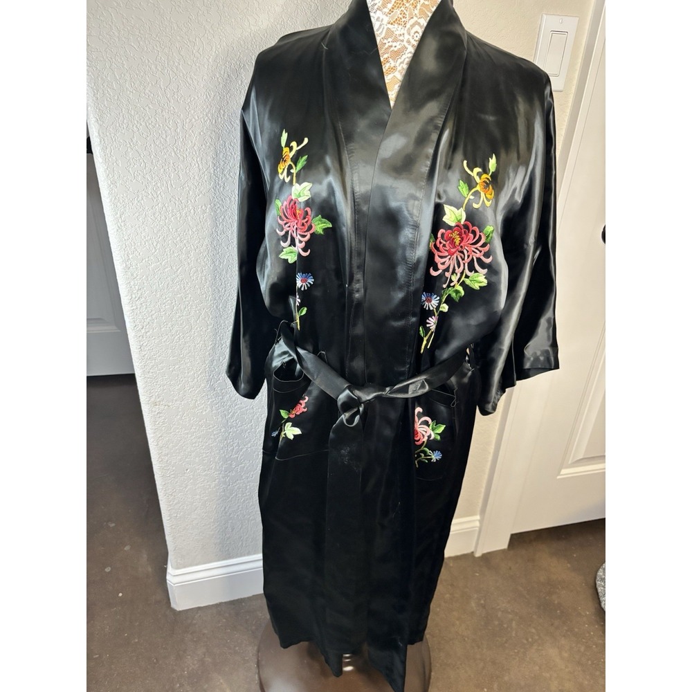 Vintage Golden Bee Black Satin Embroidered Floral Kimono Size M/L Robe Belted